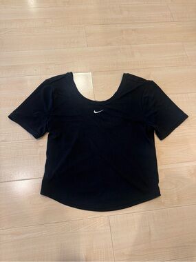 Nike Women’s Black Tight Scoop Back, Short Sleeve, Crop Top FN3664-010 S